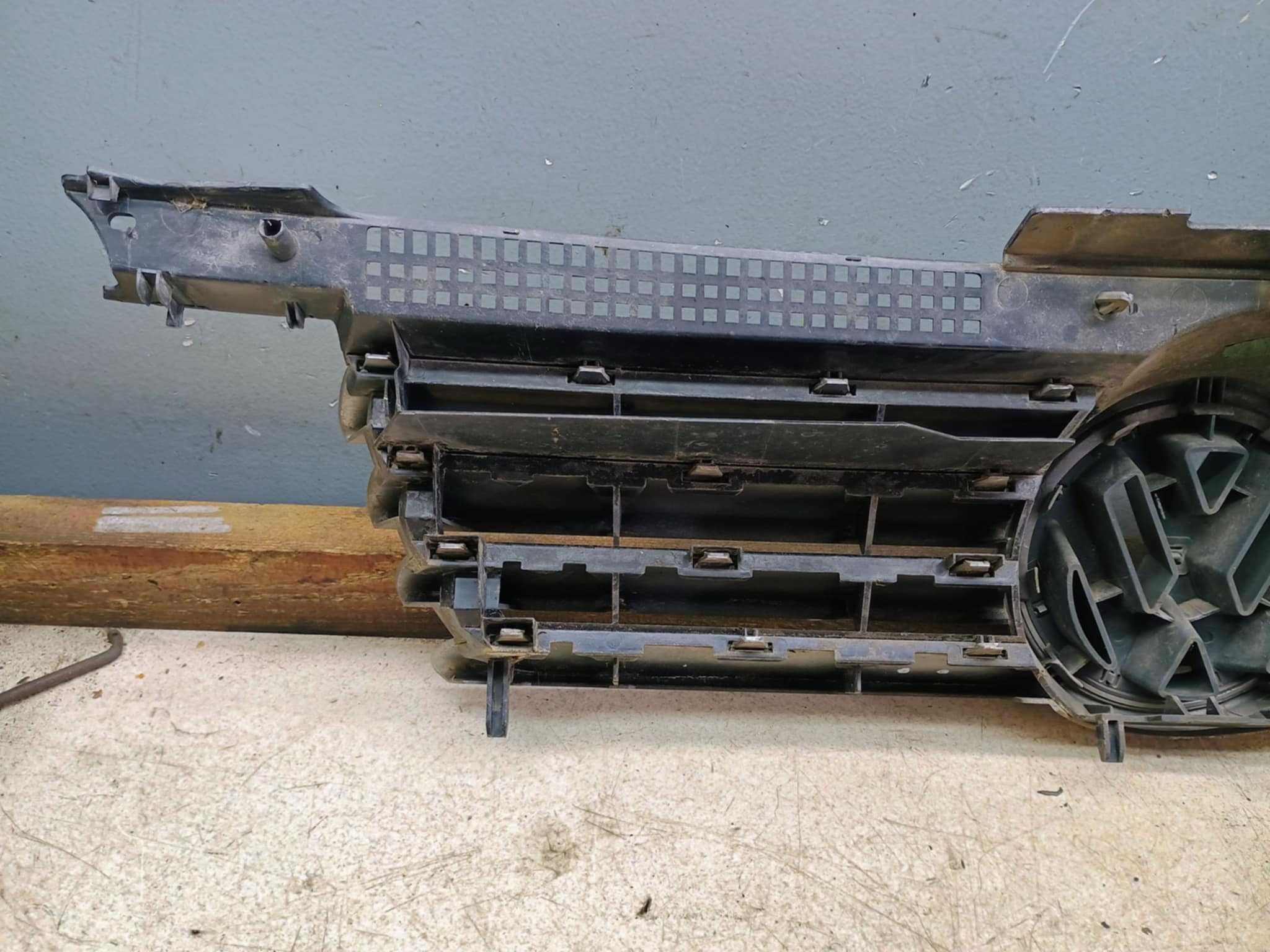 Grill Atrapa VW Bora KOD LAKIERU LA7W Uchwyty OK!!