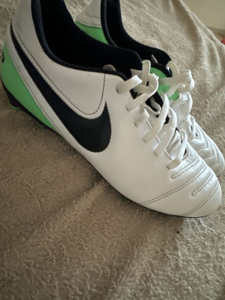 Buty piłkarskie  tempo Nike