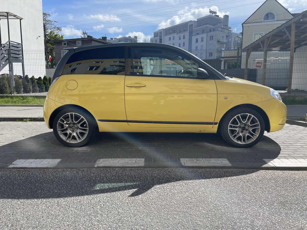 Lancia Ypsilon Sport MOMO DESIGN