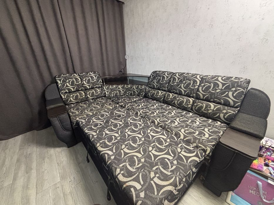 Продам кутовий диван в гарному стані