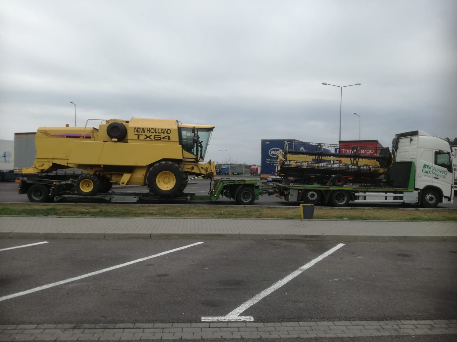 Transport kombajnów zbożowych, maszyn rolniczych, budowlanych