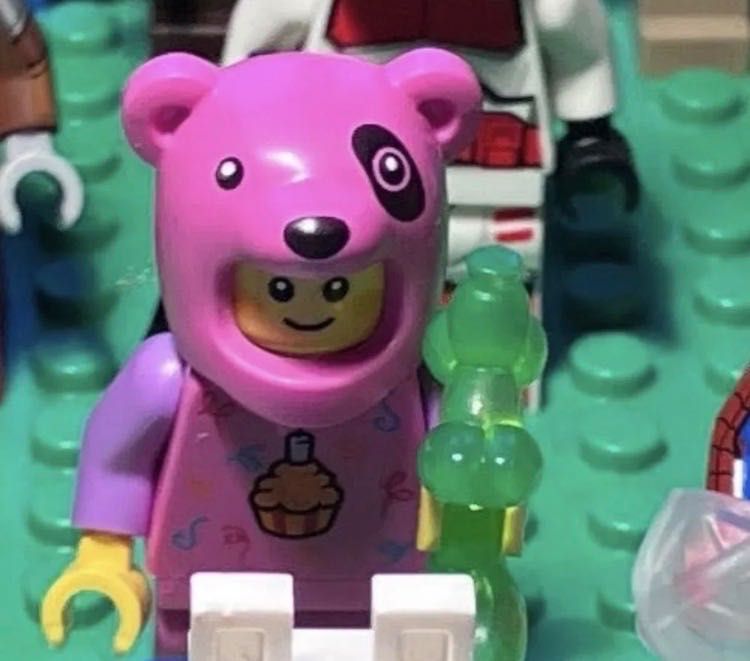 Figurka lego, misiu.