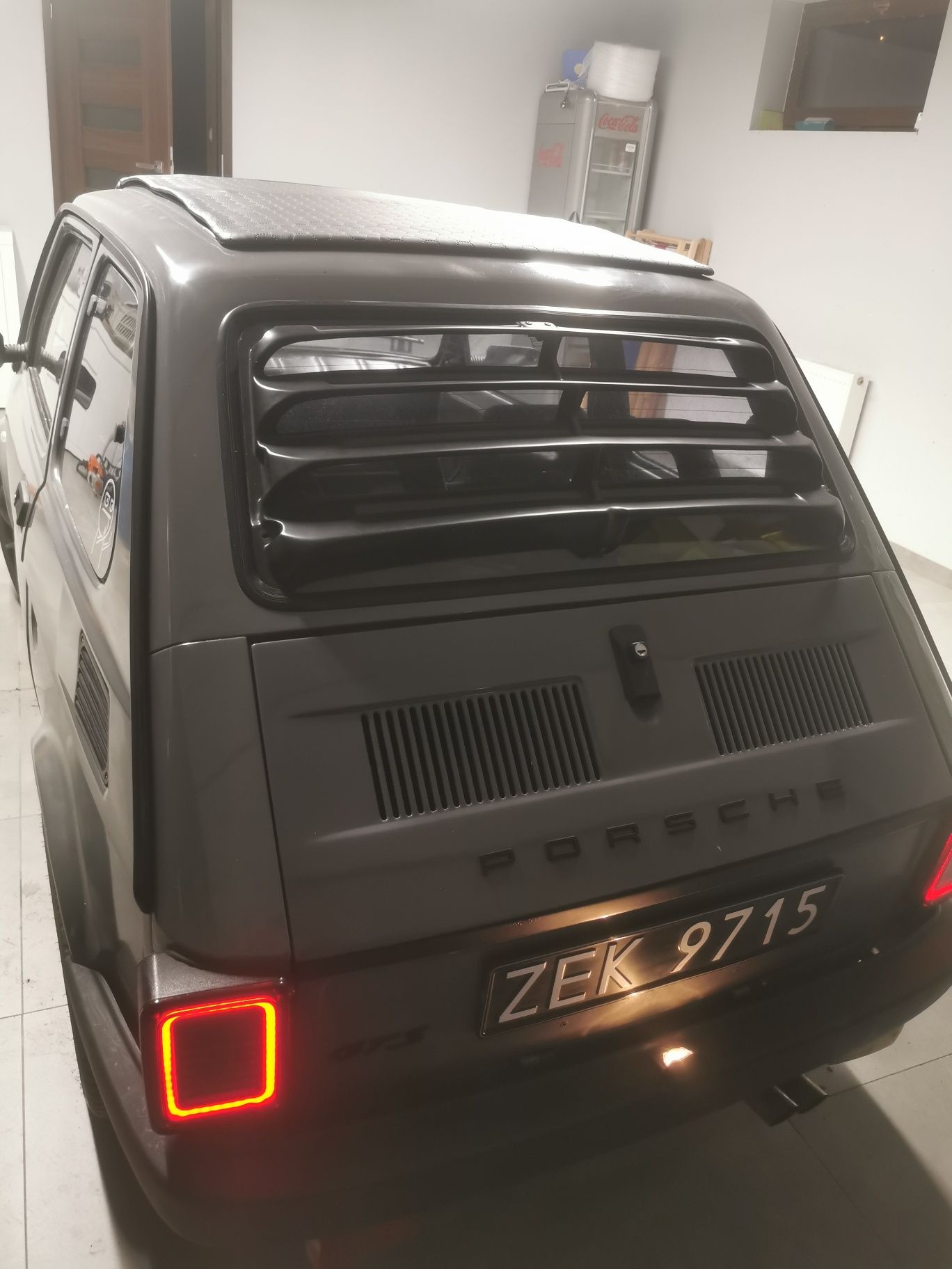 Fiat 126p po remoncie z otwieranym dachem