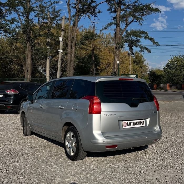 Peugeot 5008 2009 1.6 Бензин