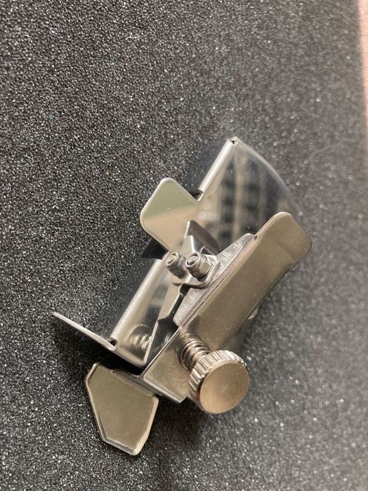 Magnetyczna prowadnica do maszyny do szycia