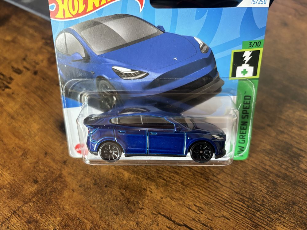 Машинка "Tesla Model Y" Hot Wheels  (новая, оригинал)