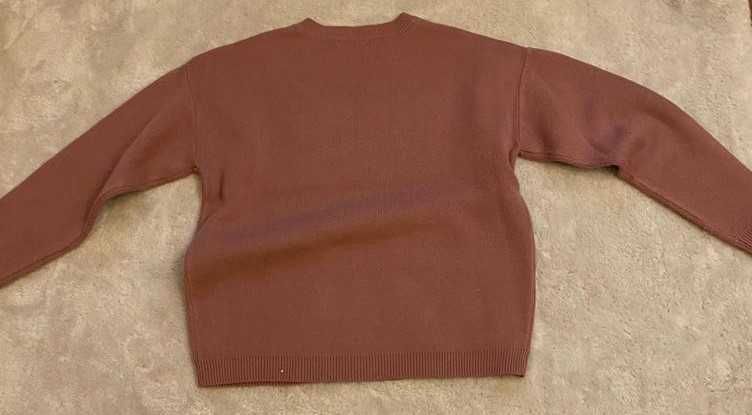 Sweter brązowy RESERVED z aplikacją WHATEVER dla dziewczynki 140