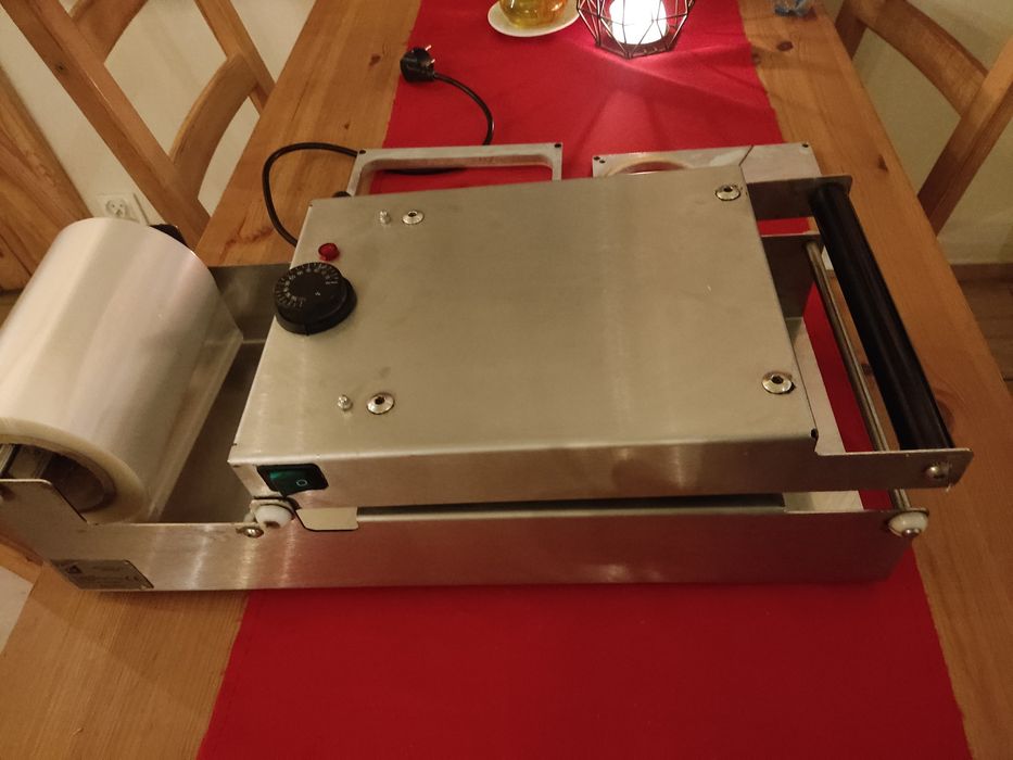 Na sprzedaż zgrzewarka do tacek pojemników z żywnością