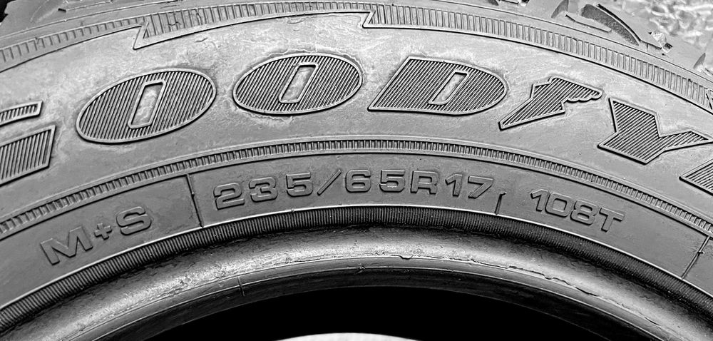 Шини Б/в 235.65.17 пара Goodyear