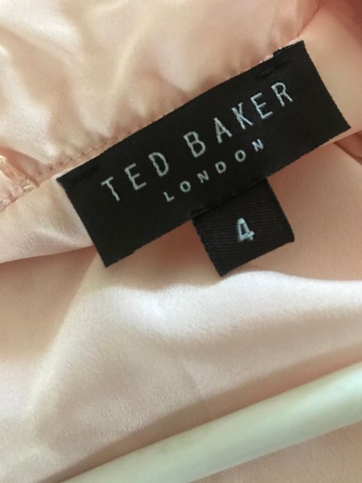 Sukienka koktajlowa Ted Baker z koronki i szyfonu zjawiskowa na wesel