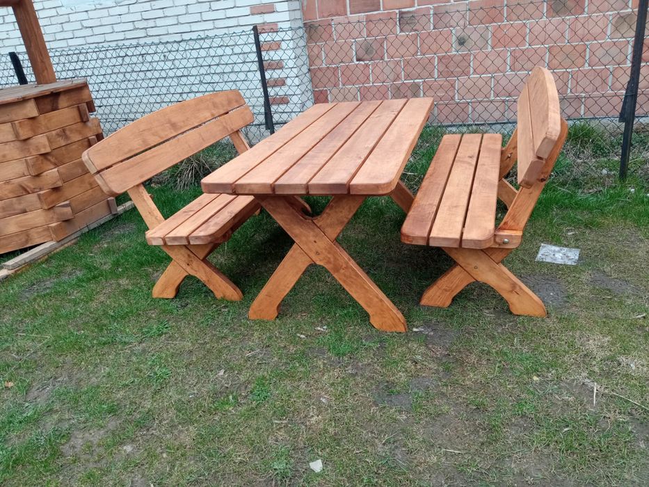 Zestaw ogrodowy stół plus dwie ławki