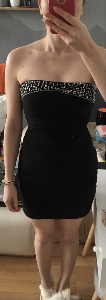 Sukienka imprezowa  S M rozkloszowana cekiny mala czarna