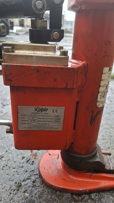 Домкрат с низким подхватом