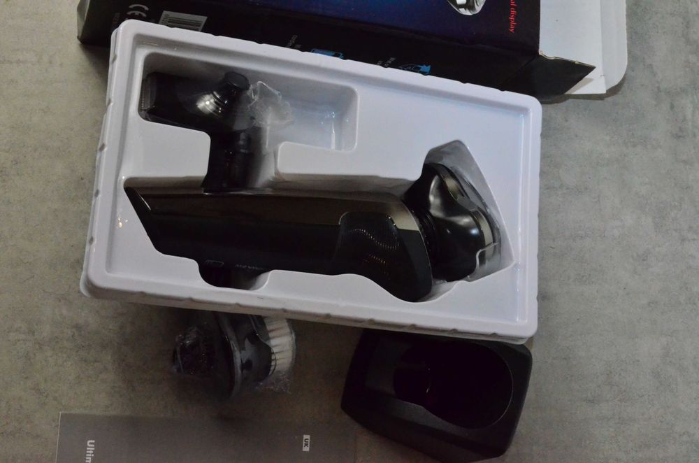 Wielofunkcyjna maszynka do golenia dla mężczyzn z wymiennymi ostrzami