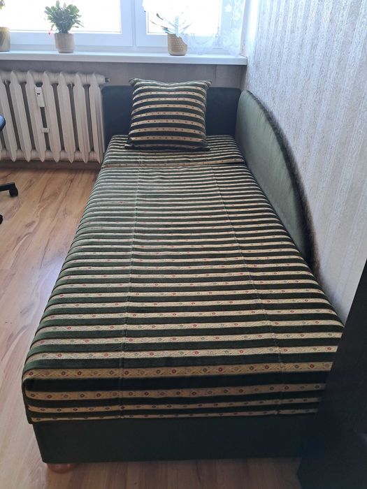 Kanapa tapczan sprawny  na działkę z pojemnikiem na pościel  sprzedam