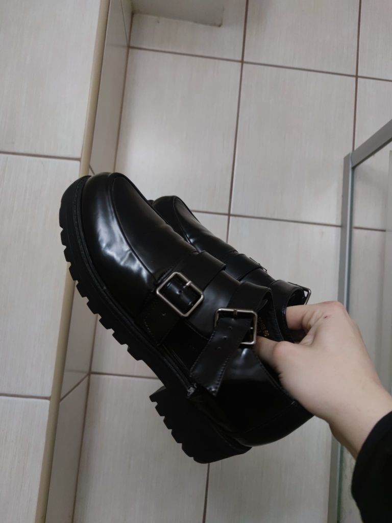 półbuty buty damskie atmosphere 40 41 czarne na platformie z klamrą cz