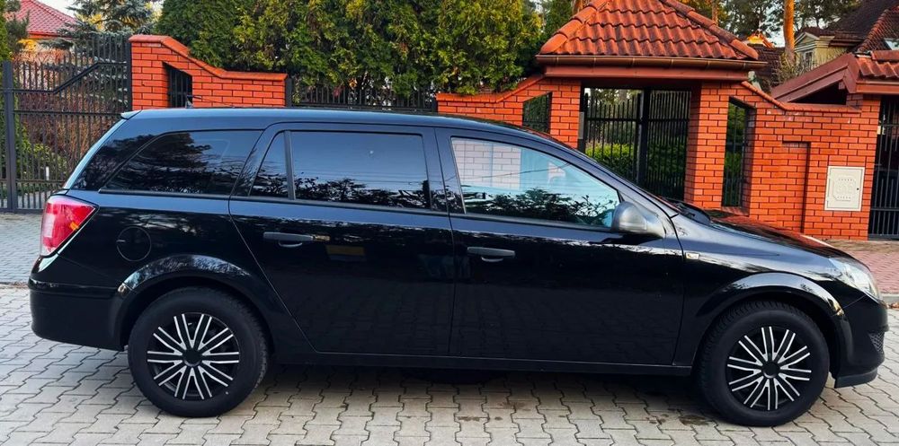 Opel Astra 2011r/1.8 LPG/140 koni/Hak/Tanie, sprawne auto. Zapraszam, warto.