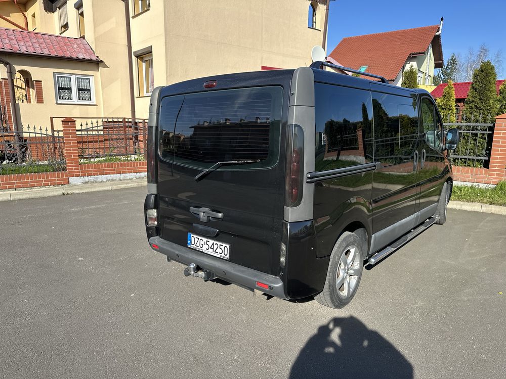 Nissan Primastar 2.5  7 os ( trafic , vivaro)