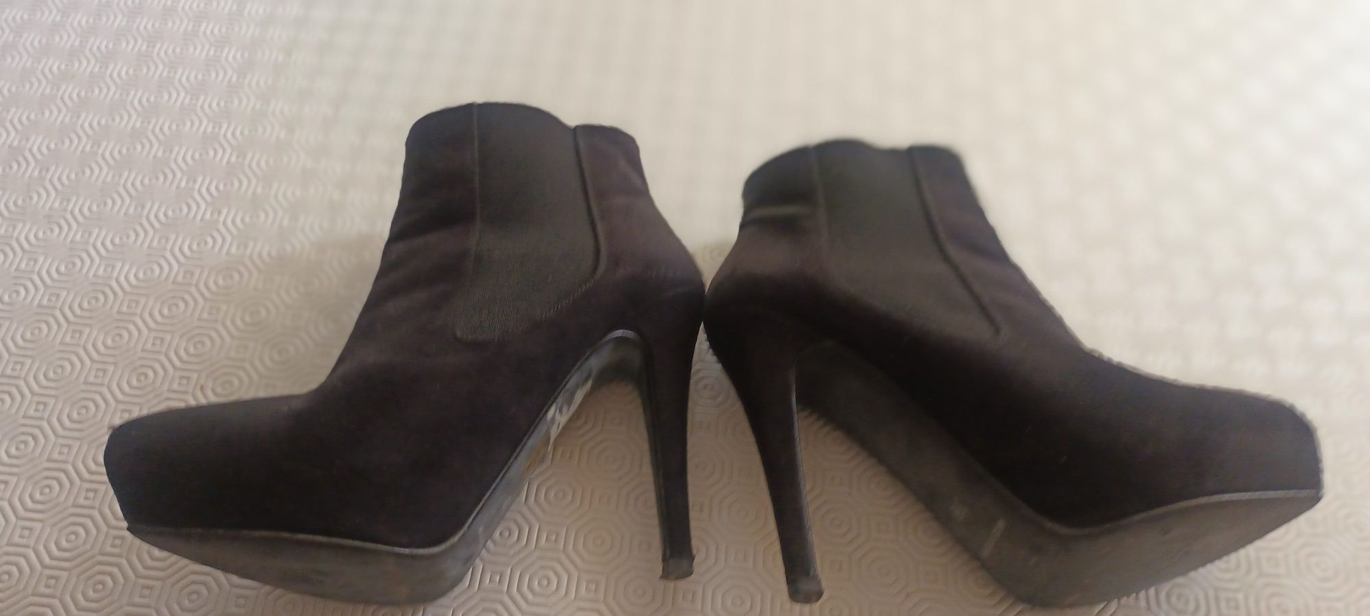 Botins estileto compensados