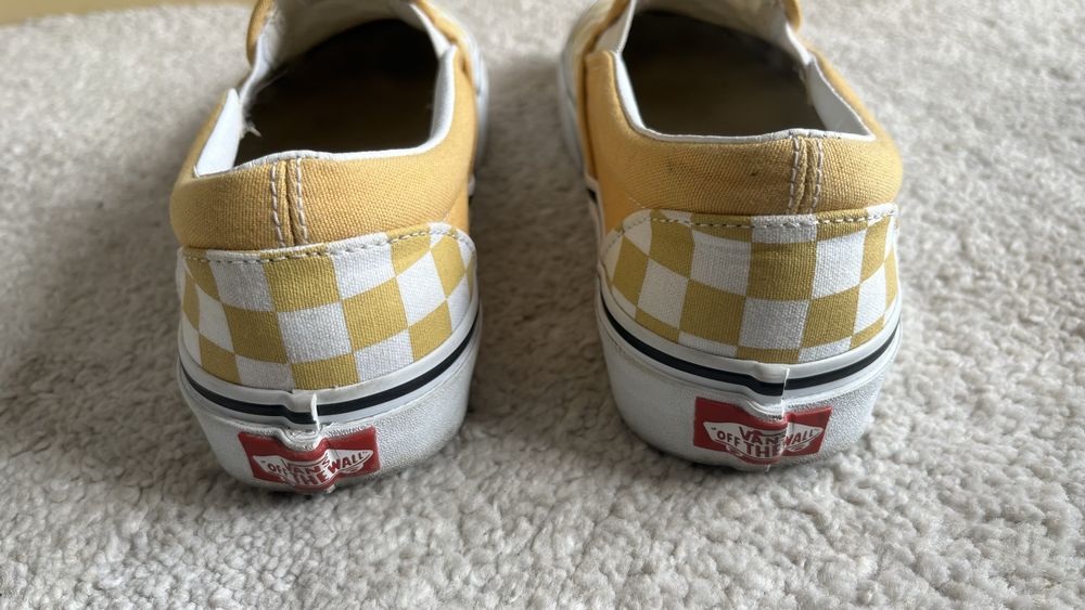 Tenis Vans aos quadrados amarelos