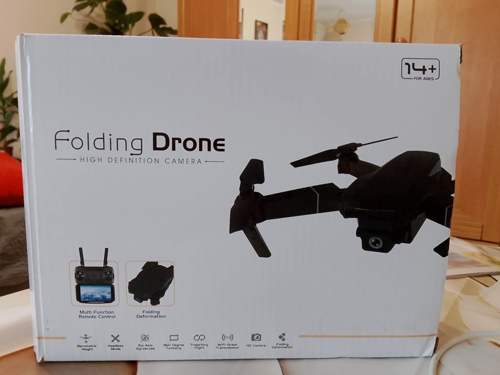 Dron sterowany pilotem