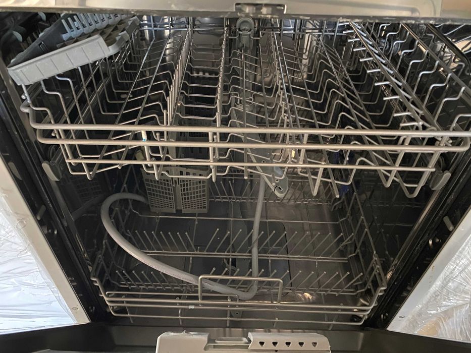 Посудомийна машина вбудована Hansa широка (60 см)