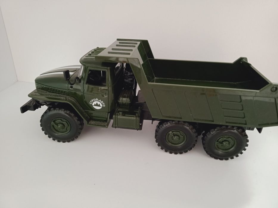 Самасвал - елктромеханічна іграшка.