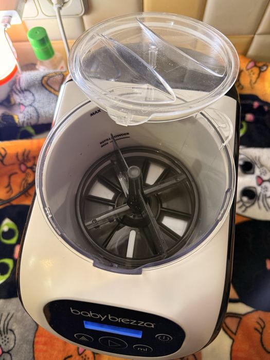 Машина для приготування дитячої суміші Baby Brezza Formula Pro Mini