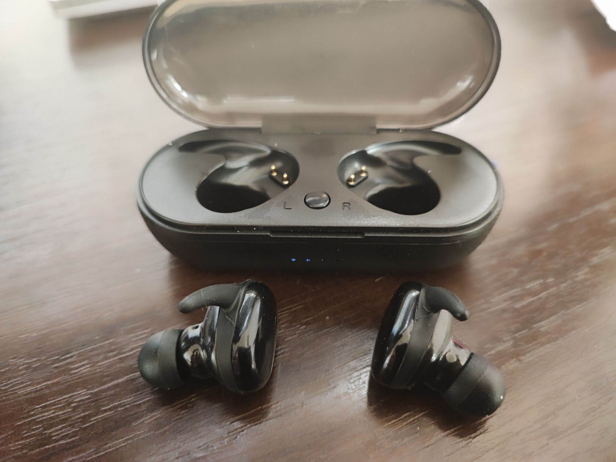 Бездротові TWS Bluetooth-навушники , гарна якість та ціна. Розпродаж.
