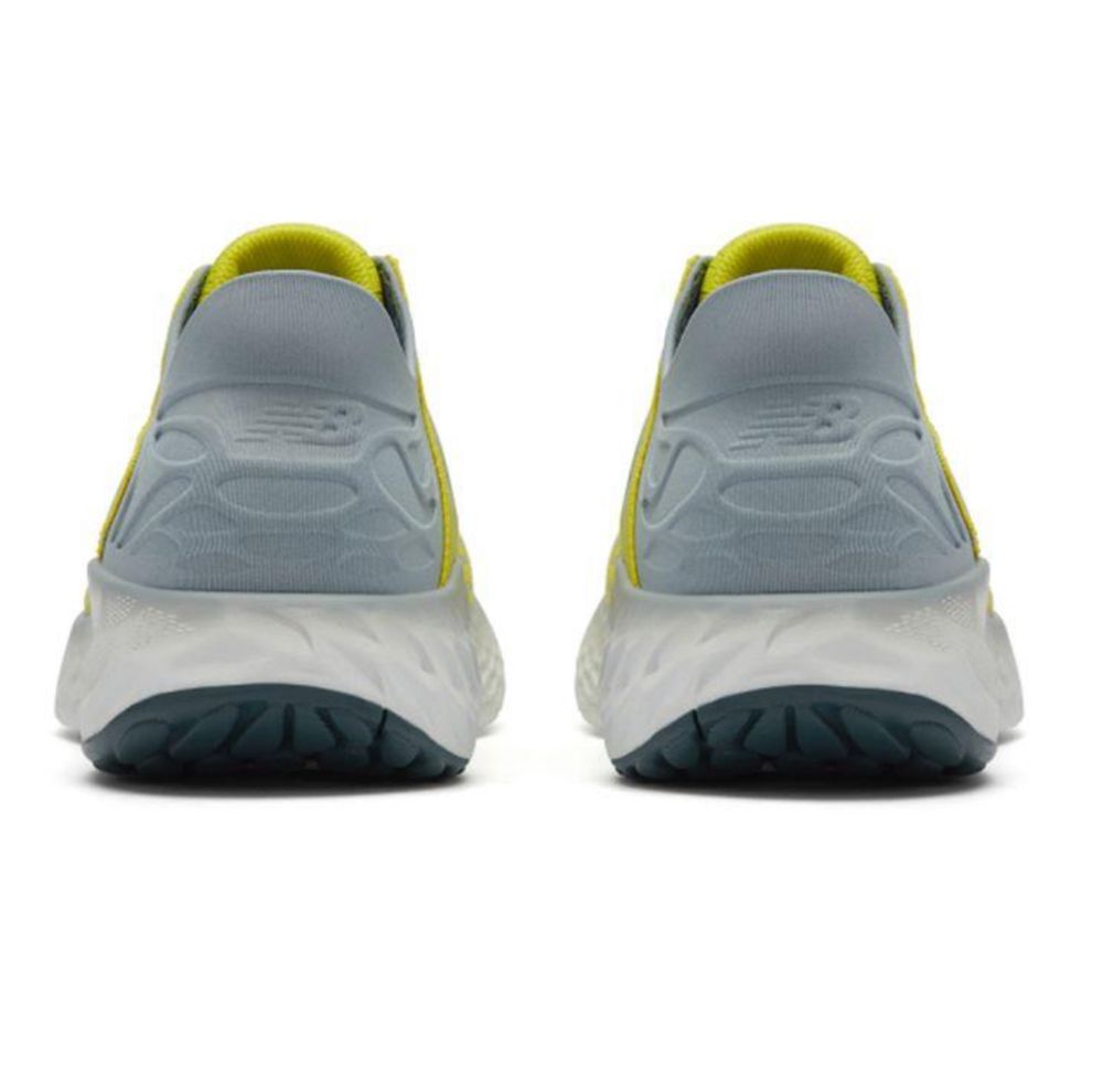 Бігові кросівки new balance M1080C11 fresh foam x унісекс