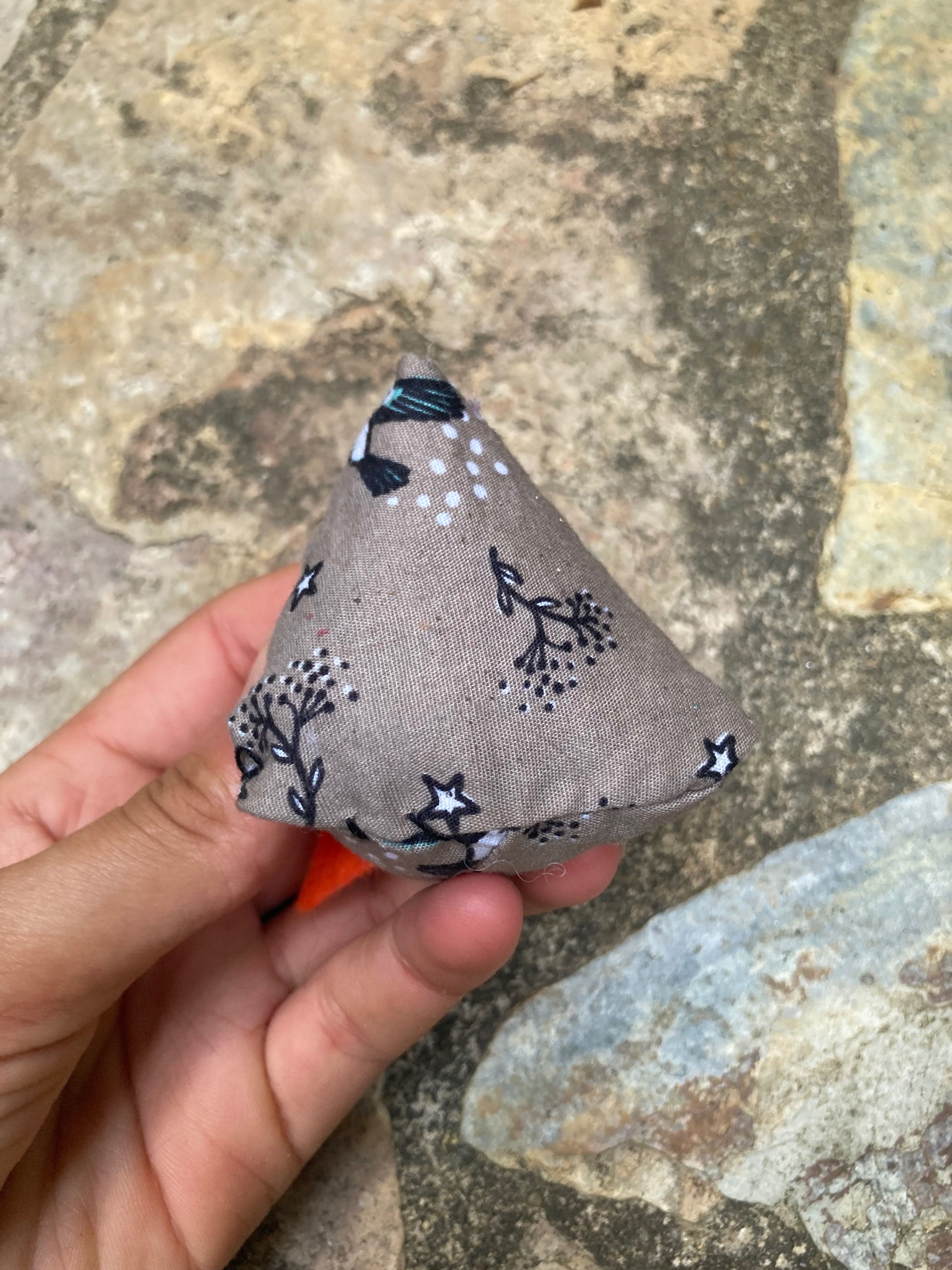 Galinha de tecido feita à mão