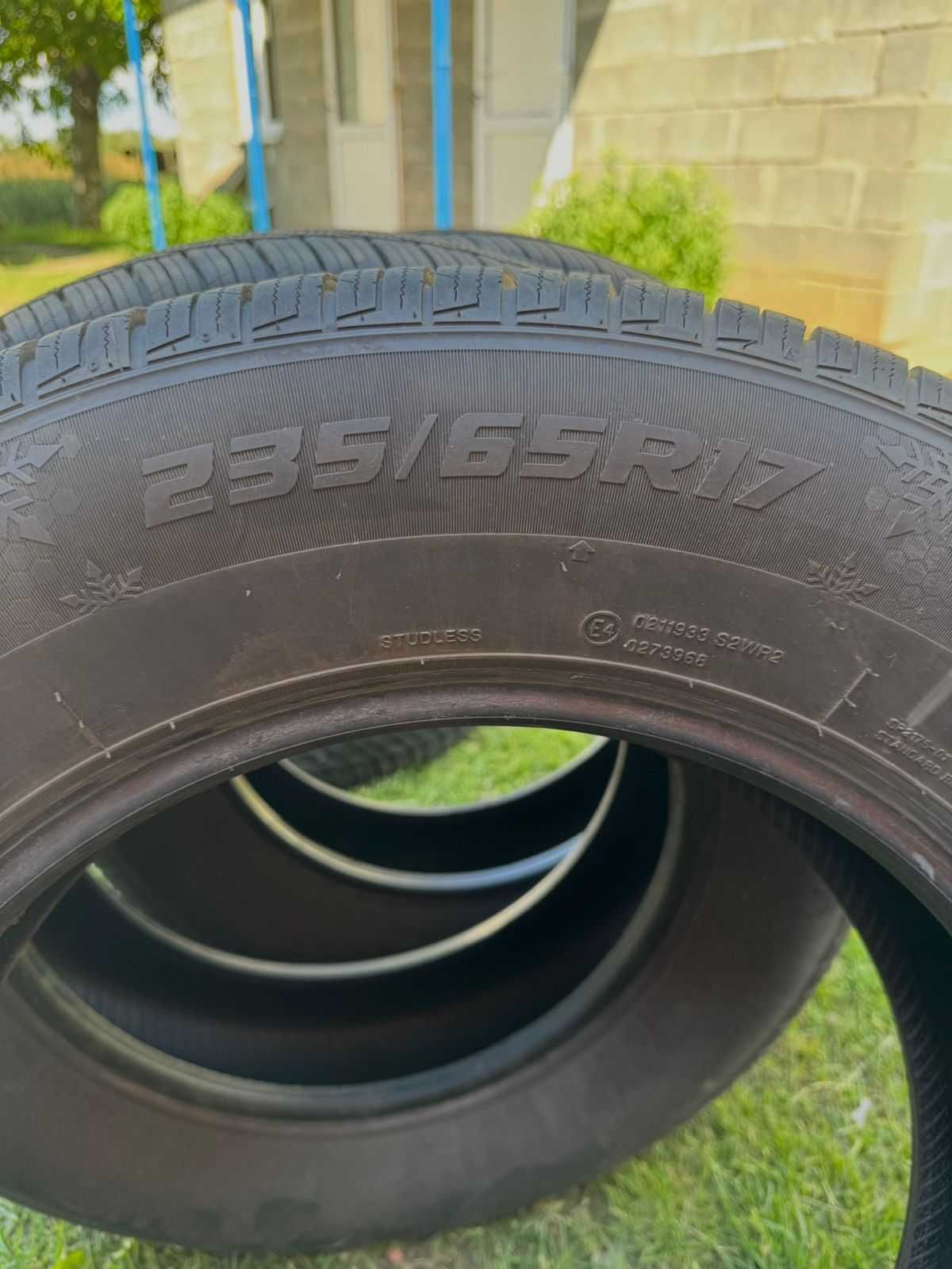 Продам шини зимові 235/65 r17 2024 року