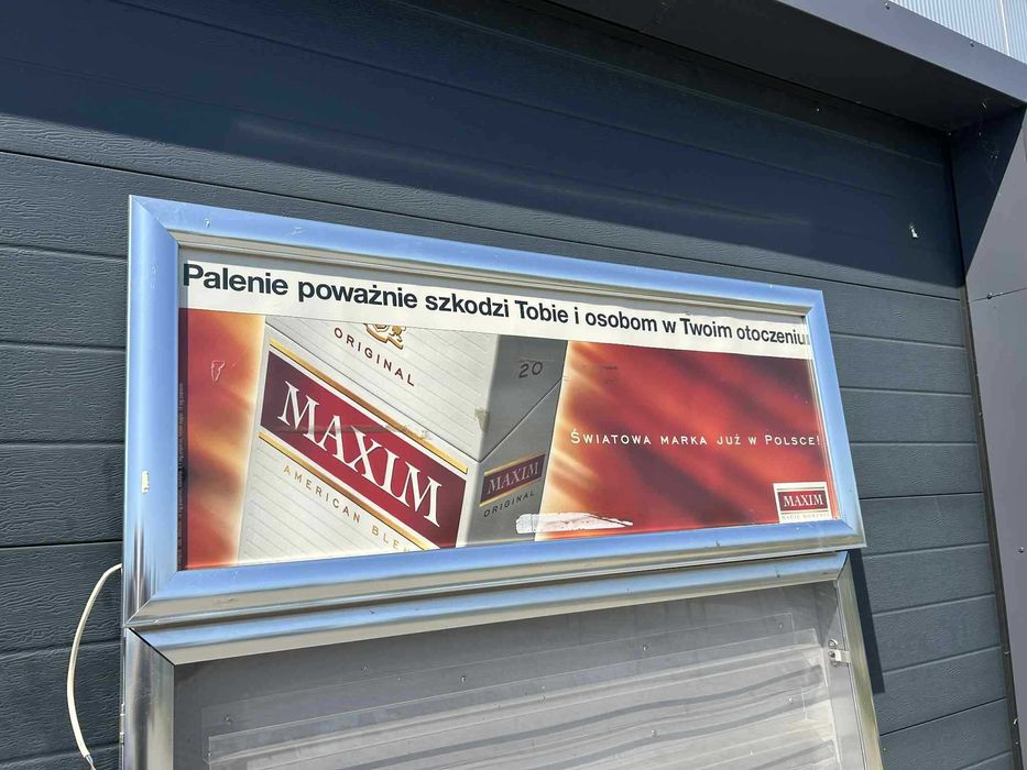 Kaseton podświetlany z witryną (podwieszany)