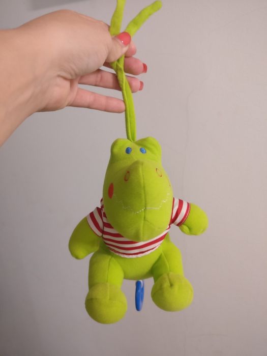 Boneco musical para berço