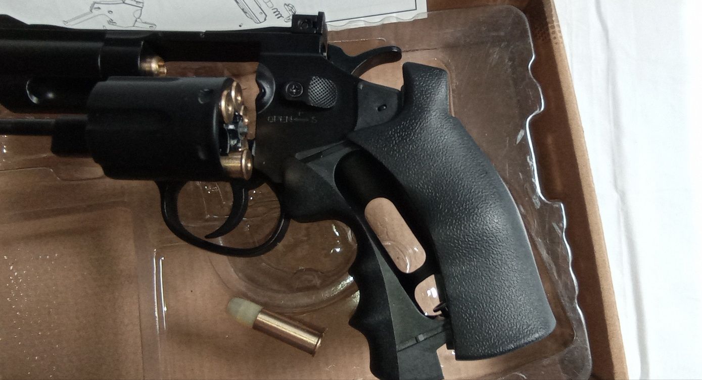 Revolver CO2 airsoft Novo full metal