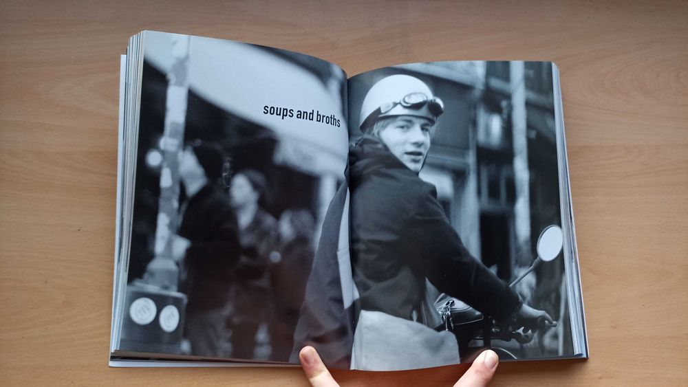 Livro de receitas "Jamie Oliver: The Return of the Naked Chef"