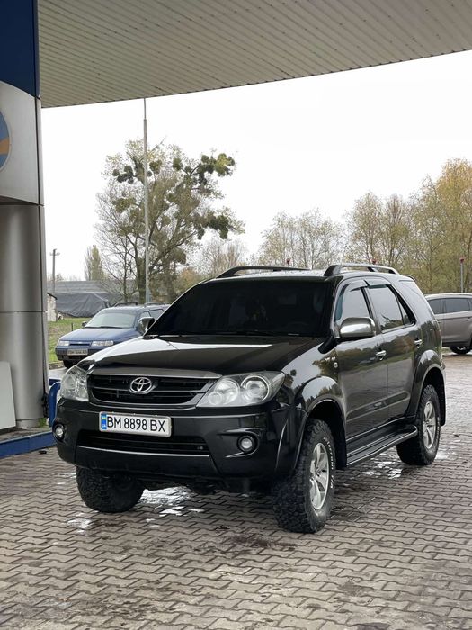 Продам Toyota Fortuner