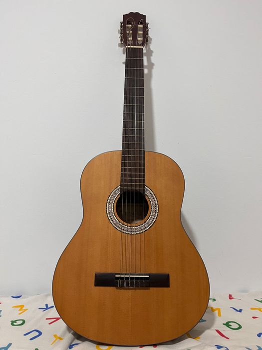 Guitarra Clássica (Violão) Nova e Palhetas em ótimo estado