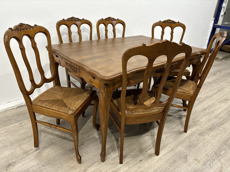 Piękny dębowy stół z krzesłami w stylu ludwikowskim
