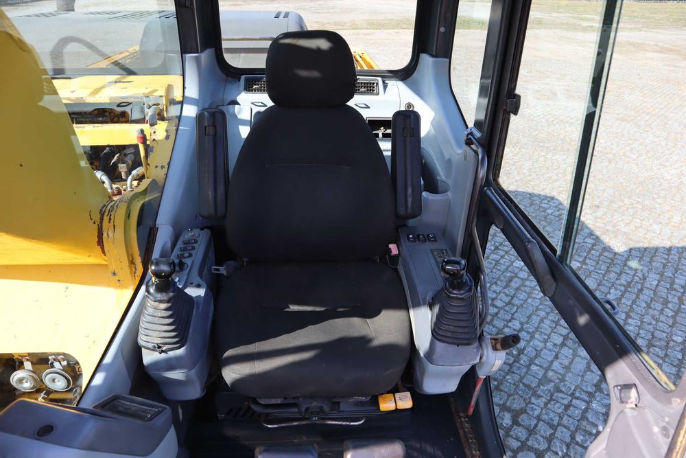 2003 Komatsu PC240NLC-7K Escavadora de Rastos