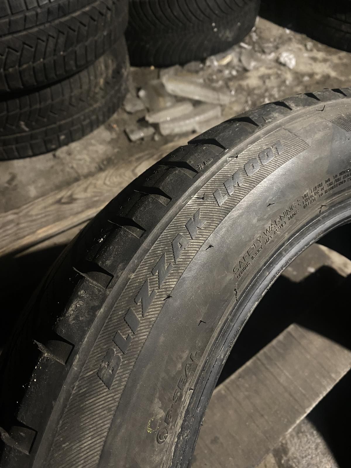 215.55.18 Bridgestone 2шт зима БУ склад шины резина из Европы 55 R18