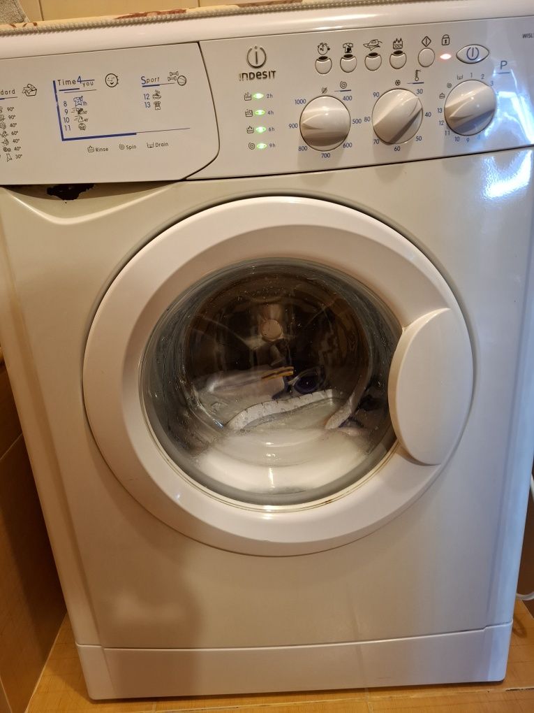 Пральна машина Indesit WISL105X