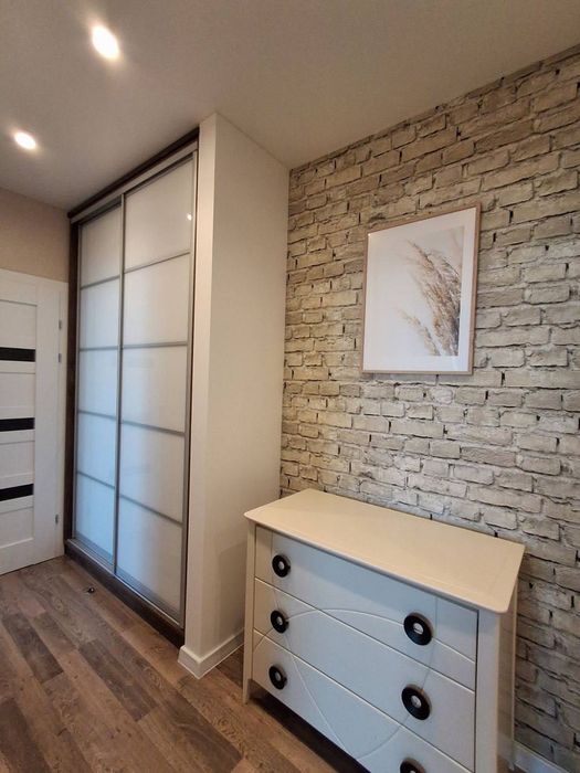 Продаж 2 км квартири на березі міського озера