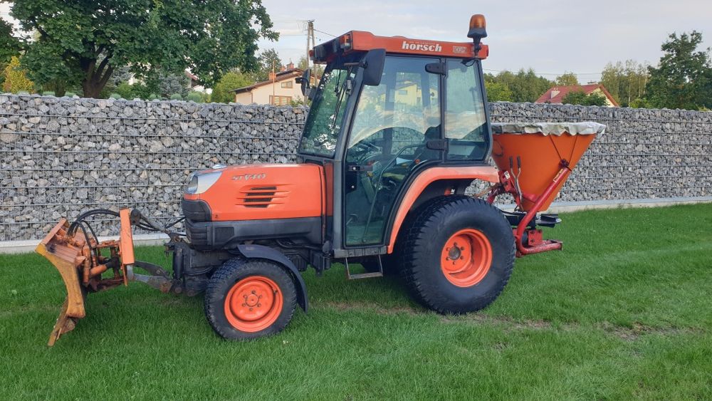 Kubota  STV 40 z plugiem