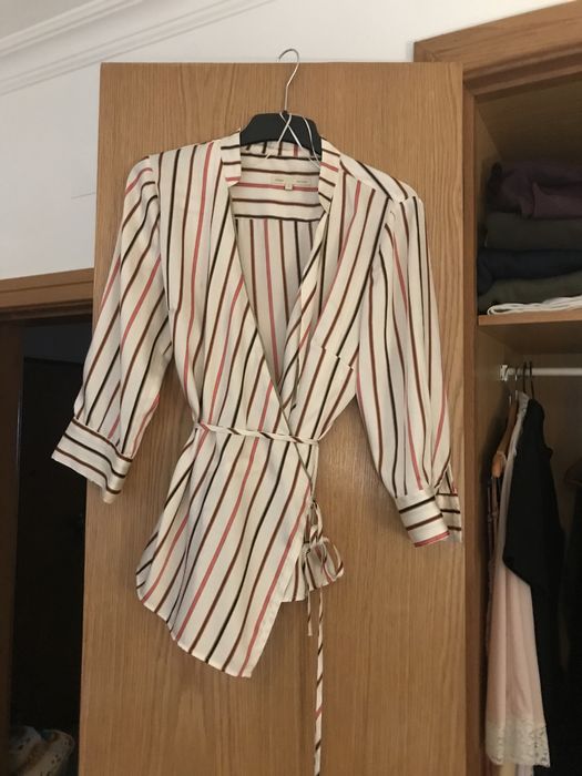 Blusa de cetim e meia manga