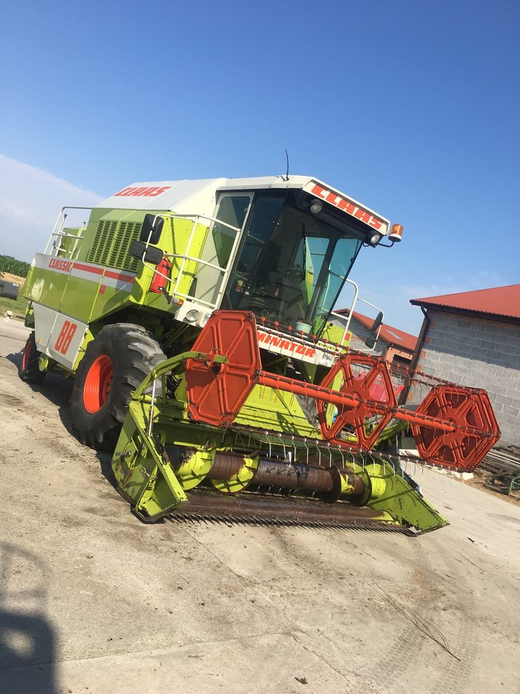 Claas Dominator 88S Classic  John deere New holland Case MF Bizon