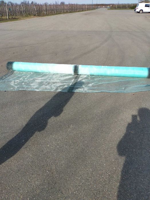 SIATKA  MOCNA zabezpieczająca  przeciw ptakom ,osłaniająca od GRADU.