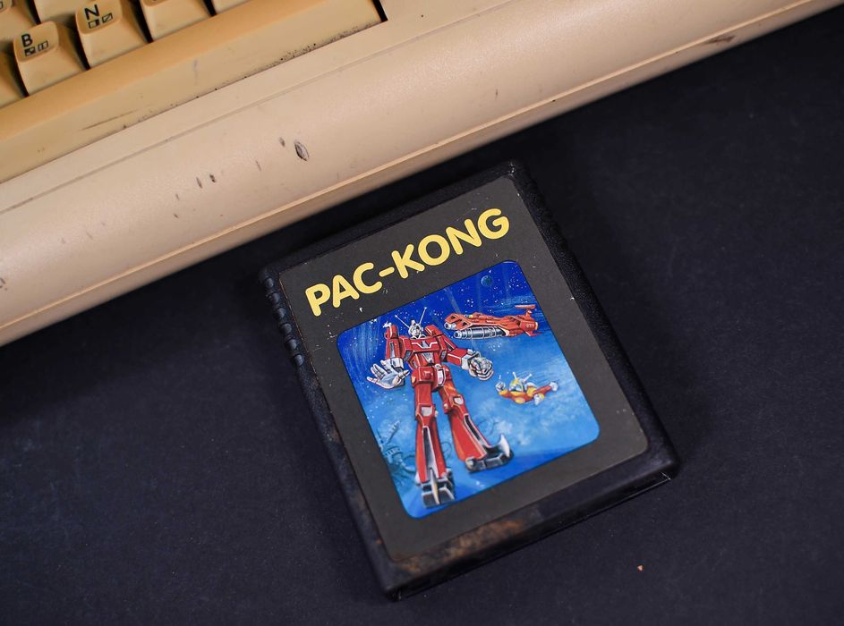 Commodore 64 + Gra Atari 2600 Pac-Kong