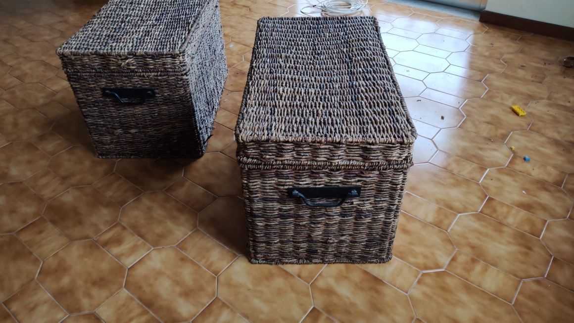 Arcas em vime em bom estado