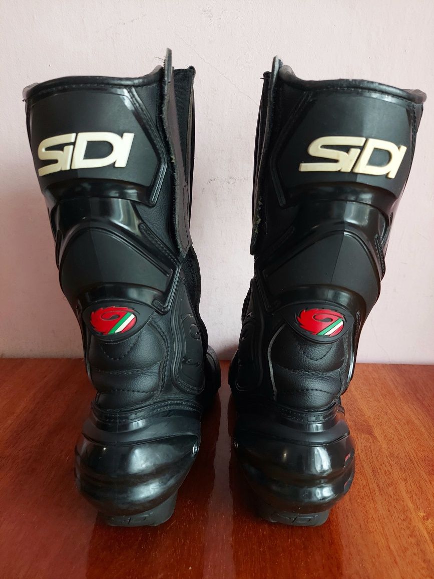 Мотоботи ботинки фірми Sidi cobra Dainese оригінал 

Розмір по бірці: